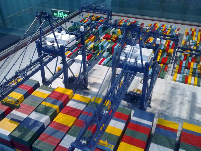 根河市港口集装箱堆场